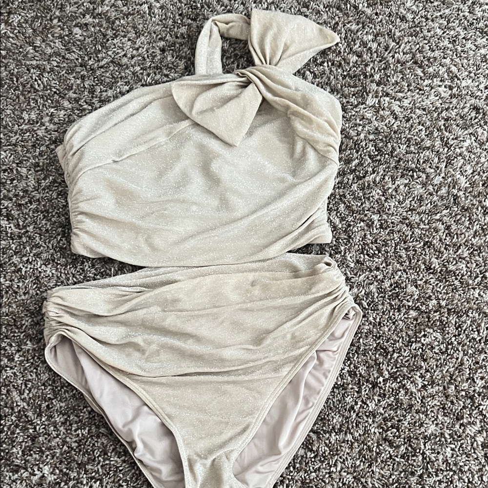 Elegant Cream One-Shoulder Swimsuit
